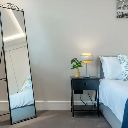 Skyvillion -Cozy & Amazing King 1Bed Apartment In London Cockfosters Mins To Tube Экстерьер фото