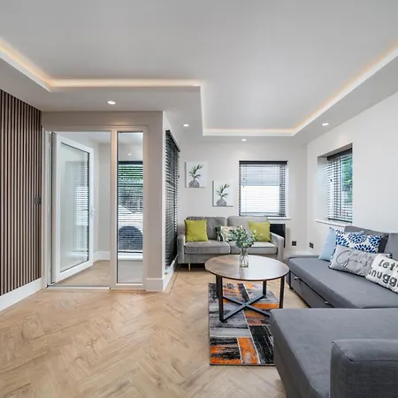 Skyvillion -Cozy & Amazing King 1Bed Apartment In London Cockfosters Mins To Tube Экстерьер фото