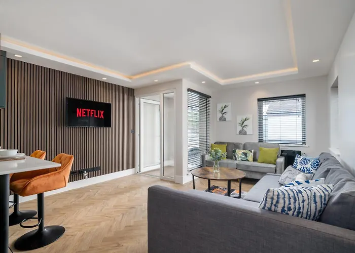 Skyvillion -Cozy & Amazing King 1Bed Apartment In London Cockfosters Mins To Tube