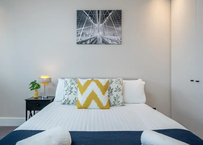 Skyvillion -Cozy & Amazing King 1Bed Apartment In London Cockfosters Mins To Tube